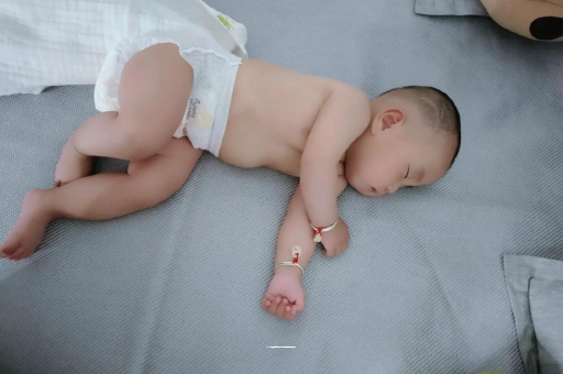 普洱宝宝多久会坐